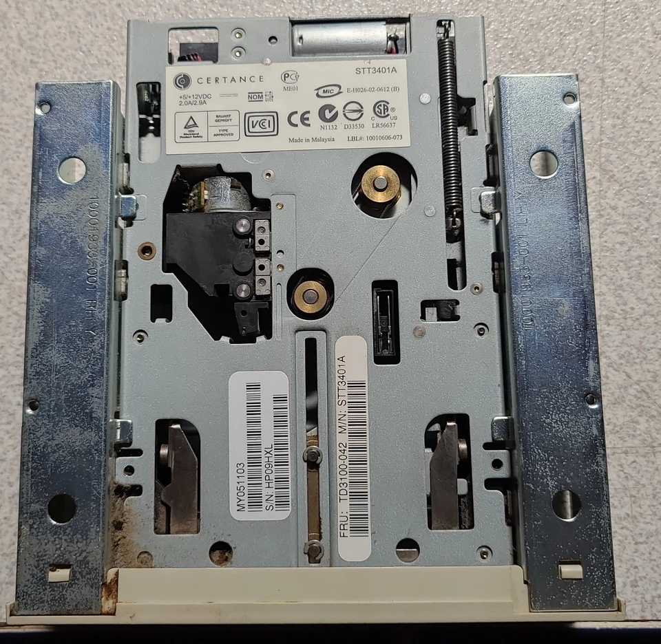 Quantum STT3401A 5.25" INT Travan TR7 Data Tape Drive TD3100-802 W Screws  - Image 1 of 3