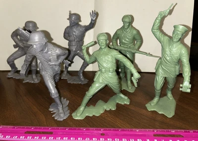 6 (Six) 1963 Marx 6" WWII German & Russian Toy Soldiers, Vintage   60 years old. - Image 1 of 4