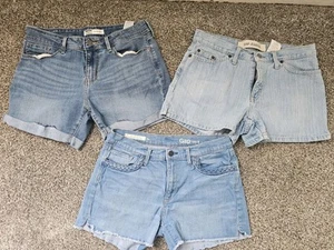Lot Of 3  WOMENS SHORTS  SIZE 29 2 Gap And 1 Levi's B8 - Picture 1 of 6
