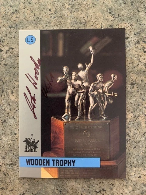JOHN WOODEN AUTOGRAPHED SIGNED UCLA BRUINS CARD #2 - Image 1 of 1
