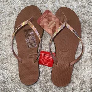 NWT Havaianas Women Rose Gold Size 6 Flip Flops - Picture 1 of 4