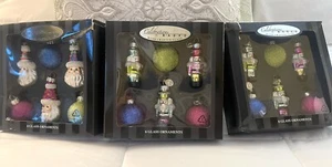 3 Boxen Celebrations by Radko Nussknacker, Weihnachtsmänner, Kugeln Weihnachten 18 Ornamente - Bild 1 von 17