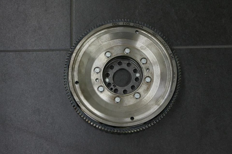 Audi R8 V10 Dual Mass Flywheel 0BZ105266Q Flywheel Clutch Flywheel - Image 1 of 1