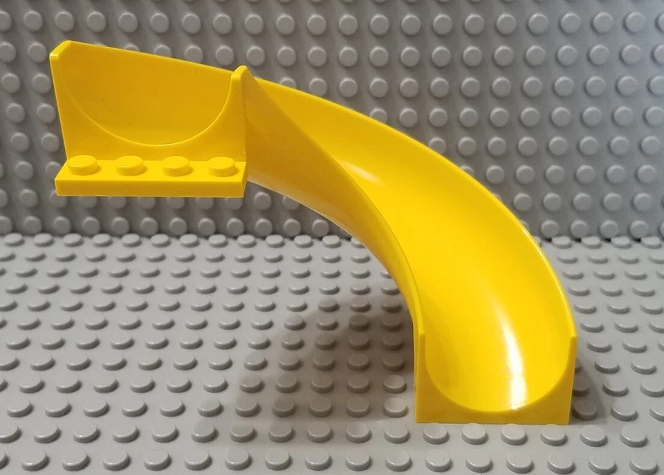 LEGO Amarillo 6x12x8 Parque Infantil Minifigura Diapositiva Curvada Foto 1 de 1