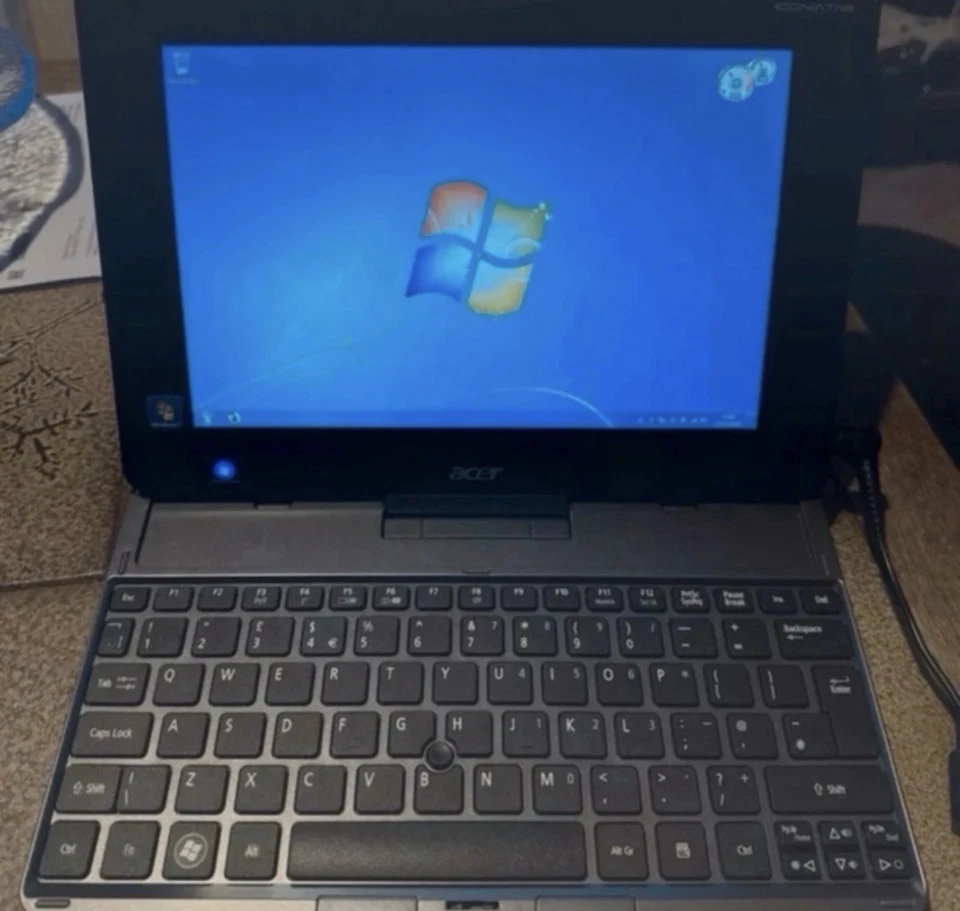 Acer Iconia W 500 tablet/ Laptop - Image 1 of 4