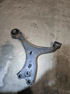 Brazo de control inferior del pasajero delantero Honda Civic 2013-2015 fabricante de equipos originales  Foto 1 de 2