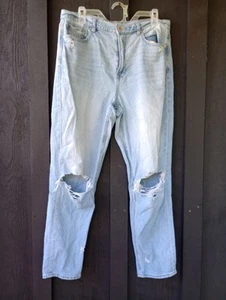 American Eagle Light Denim Distressed Mom Jeans Sz 14L - Picture 1 of 2