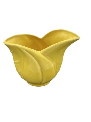 Adorable jarrón de cerámica amarillo Foto 1 de 4