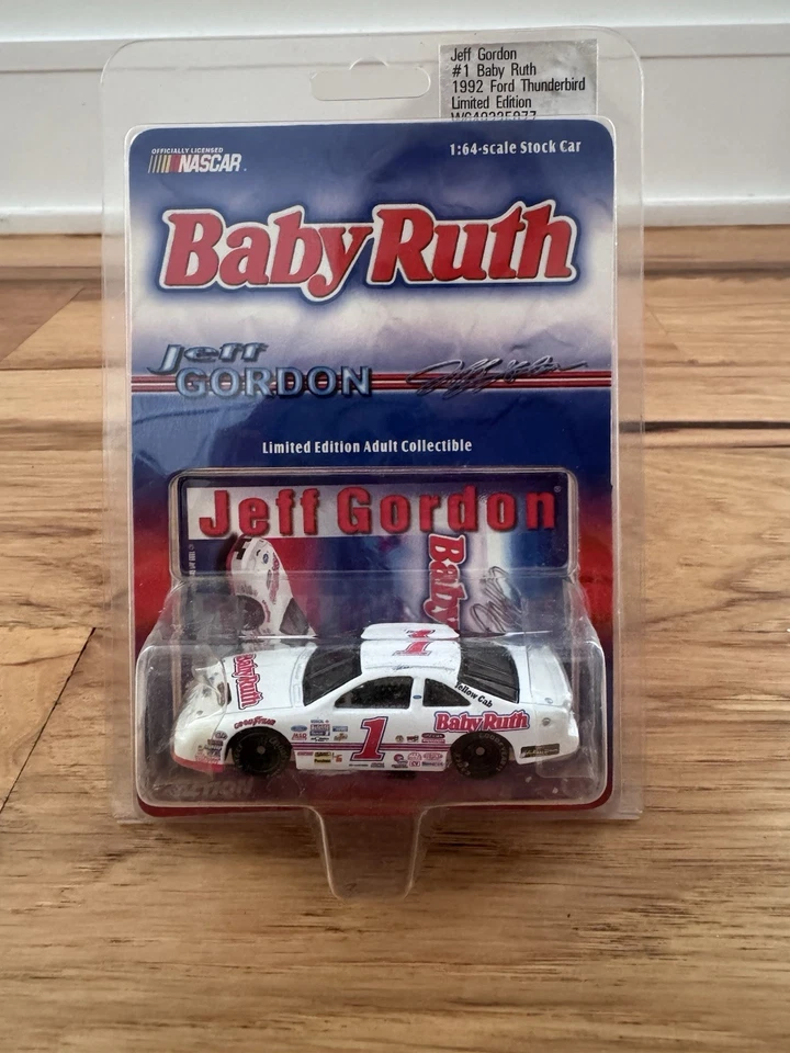 Jeff Gordon 1992 #1 Baby Ruth Ford Thunderbird 1:64 Action Diecast - Imagem 1 de 1