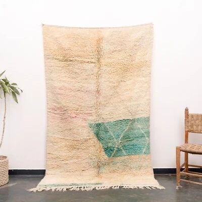 Alfombra bereber abstracta beige boujaad marroquí hecha a mano de 5 x 8 pies (145 x 240) Foto 1 de 4