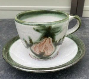 Taza plana y platillo vintage de gres John B Taylor Harvest Pear Louisville - Imagen 1 de 7