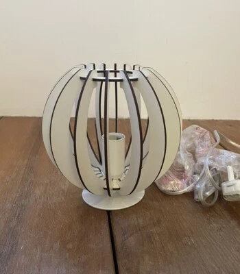 Lámpara de Escritorio Eglo Cossano E27 Moderna Luz de Mesa de Madera Blanca Foto 1 de 4