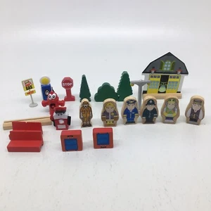 Thomas & Unbranded Wooden Railway/ Signs Trees & People + Plastic Items - Picture 1 of 15