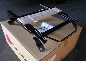 BRIDE bottom mount type-MO seat rail passenger L/H side 2005-2015 TOYOTA HILUX - Picture 1 of 6