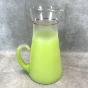 Vtg MCM Blendo Frosted Lime Green Glass Pitcher w/Gold Rim 10.25” Barware Decor - Afbeelding 1 van 9