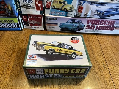AMT Plymouth Barracuda 1966 HEMI Under Glass 1/25 1153 Plastic Model Kit - Image 1 of 4