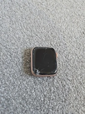 Apple Watch Series 4 40mm rose gold *not Charging Powering On* AD49 - Image 1 of 4