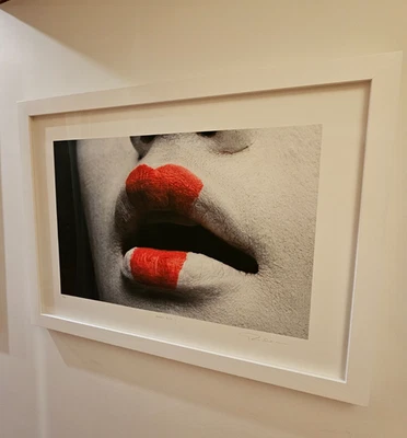 Geisha Kiss de Martin Rondeau, Firmado Original 24x36, Marco Calidad Museo Foto 1 de 4