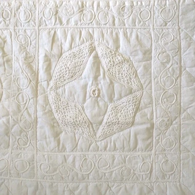 Bedspread Coverlet Quilt White Twin Scalopped Edge Embroidered Crochet Floral - Image 1 of 4