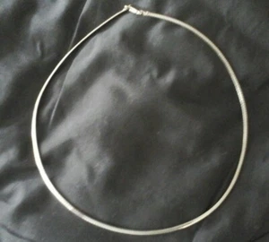 ONE (1)  18 INCH SERPENTINE SILVER COLORED NECKLACE - Picture 1 of 4