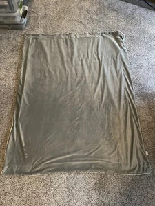 Chick-Fil-A Quilted Gray Throw Blanket 4’ X 5’ Soft Fluffy Couch Bed Car Clean - Picture 1 of 6