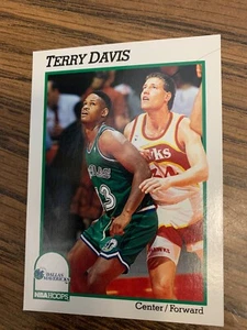 1991-92 NBA Hoops Basketball #352 Terry Davis - Picture 1 of 2