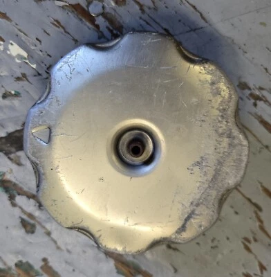 OEM HONDA XR200 FUEL CAP 17620-435-730 - Image 1 of 4