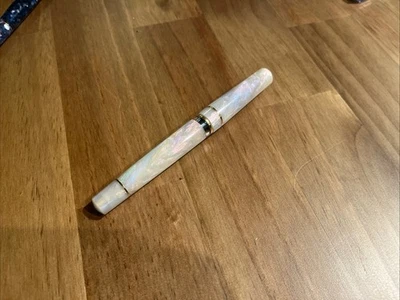 Pluma Estilográfica Delta Duna Sílice (Exclusiva Atlas) Foto 1 de 4