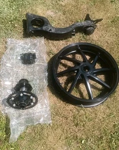 Honda VFR Schwinge + 18" Felge CafeRacer Streetfighter - Bild 1 von 3