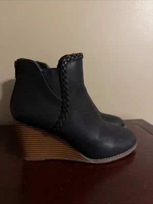 Maurices Womens Black Heel Booties Size 8.5 Wedge Ankle - Image 1 of 4