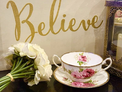 Tazón de sopa crema Royal Albert American Beauty 1941 de colección con asas dobles Foto 1 de 3