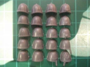 Warhammer 40K - 20 Space Marine Tactical squad Shoulder pads - 40k bits - Picture 1 of 1