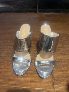 Olivia Silver Mule Open Toe Sandals 8 - Picture 1 of 6