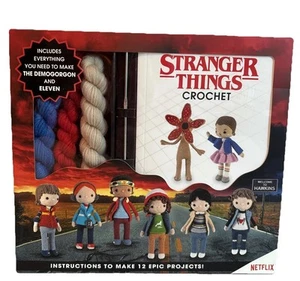 “Stranger Things” Paperback Book + Supplies to CROCHET Demogorgon and Eleven NEW - Imagen 1 de 6