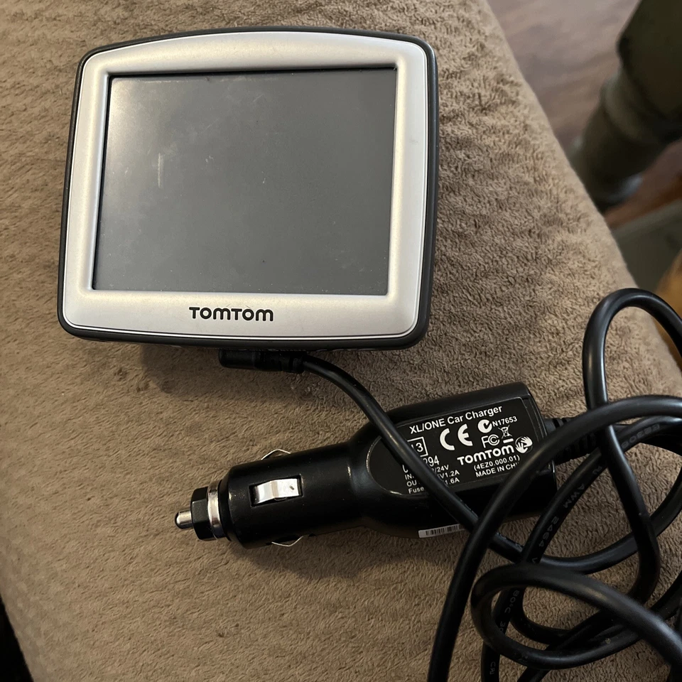 TomTom One (N14644) Black & Silver Small Portable GPS Monitor 3" Inch Screen! - Image 1 of 1