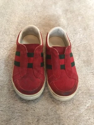 AUTÉNTICAS ZAPATILLAS GUCCI BEBÉ NIÑO NIÑA ROJO VERDE RAYAS DESLIZABLES TALLA 24 Foto 1 de 4