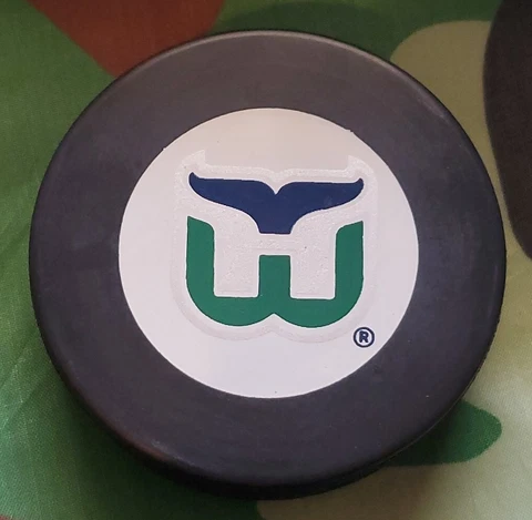 HARTFORD WHALERS INGLASCO VEGUM MFG. LICENSED NHL VINTAGE PUCK MADE IN SLOVAKIA Cover