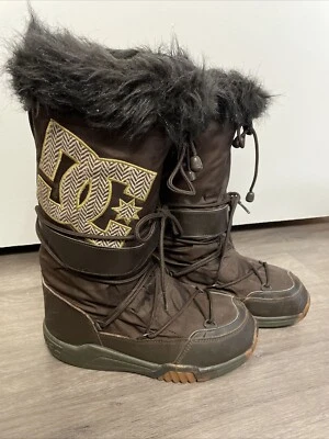 Botas de nieve DC Chalet vintage para mujer piel sintética raras marrón/dorado talla L/EE. UU. 7 Foto 1 de 4