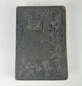 The Holy Bible Vintage Embossed Cover World Syndicate Publishing Co Cleveland - Picture 1 of 14