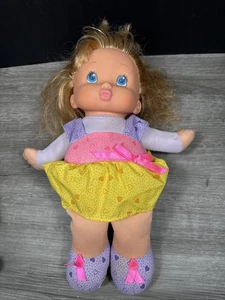 MUÑECA DE PELUCHE Katie Kiss n Giggle Cap Toys Inc 1993 ojos azules no funciona T14 - Imagen 1 de 18
