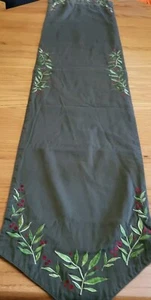 VTG Christmas FOREST GREEN Table Runner  66" X 13.5" RED Berries  - Picture 1 of 5