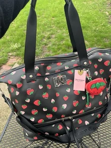 Juicy Couture Black sweet n juicy weekender, color strawberry licorice - Picture 1 of 14