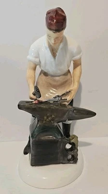 Vintage Royal Doulton THE BLACKSMITH OF WILLIAMSBURG Figurine HN 2240 1959 MINT - Image 1 of 4