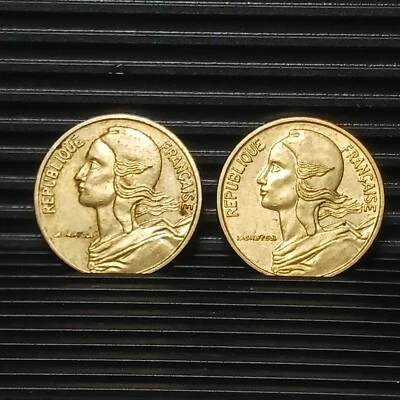 Moneda Mundial Fechas Consecutivas Francia 1982 y 1983 5 Céntimos con 4 Pliegues #BE143 Foto 1 de 4