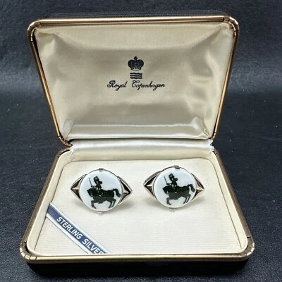 Gemelos Royal Copenhagen auténticos redondos caballero caballo porcelana blanca Foto 1 de 4