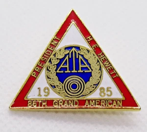 ATA Grand American 1985 Lapel Pin President H.E. Hewett Trapshooting Triangle US - Picture 1 of 7