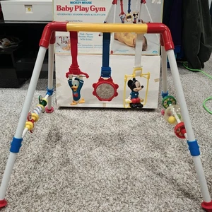 KOMPLETT MIT BOX VINTAGE IIIco Walt Disney Mickey Mouse Baby Spielen Fitnessstudio Spielzeug R US - Bild 1 von 1