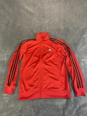 Jaqueta de atletismo Adidas Essentials Warm-Up 3 listras masculina tamanho pequeno vermelha branca logotipo - Imagem 1 de 4