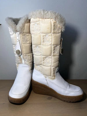 Juicy Couture White & Cream Quilted Fur Lined Tall Snow Boots Wedge Heel Size 9 - Image 1 of 4