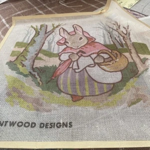 Vintage Brentwood Designs Rabbit Bunny Needlepoint Canvas 6028 Basket Woods - Imagen 1 de 1